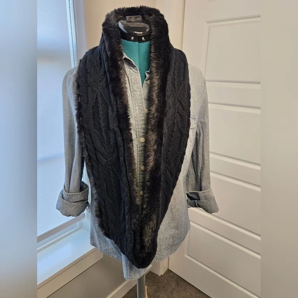 JUICY COUTURE BLACK FAUX FUR INFINITY SCARF CABLE KNIT INTERIOR WINTER WOMEN OS